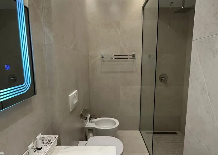 Ujvara מלון Belsh